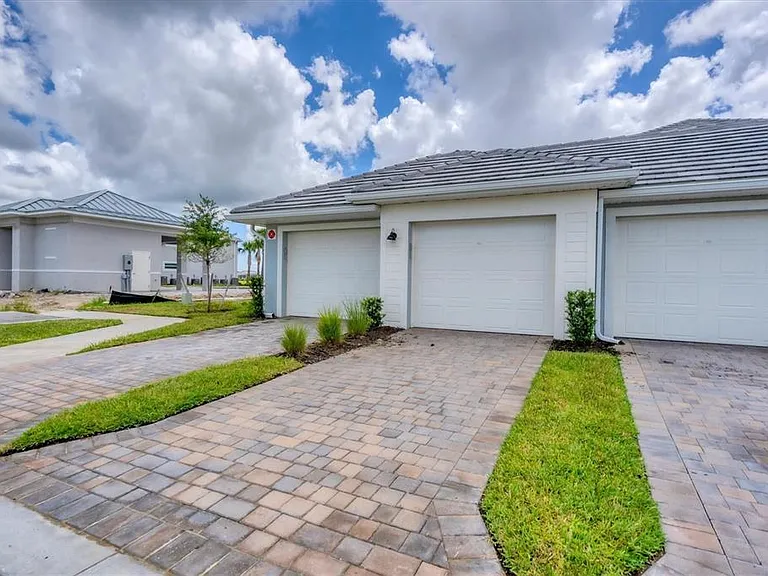14224 Heirtage Landing Blvd #921 — Photo 3