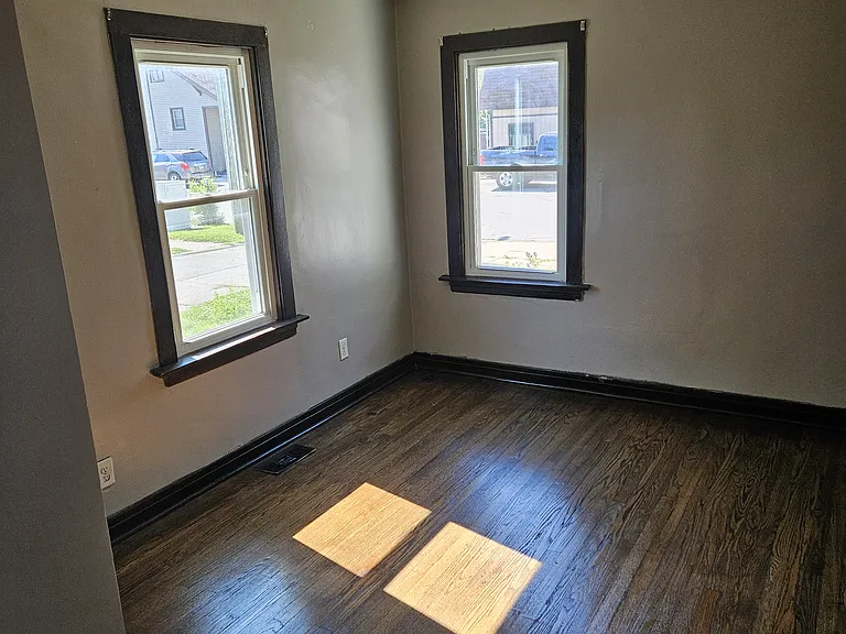 534 Engle St — Photo 14