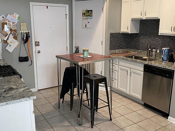 4th image of 1123 W Grand Ave #3F