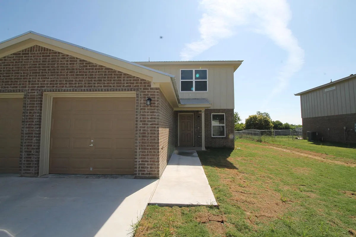 Building Photo - 105 N Love Ave #B