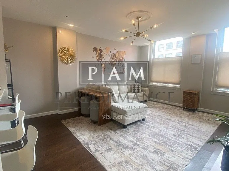 234 N Broadway — Photo 2