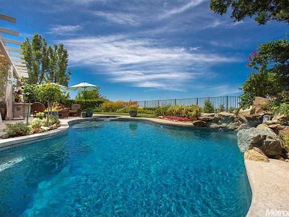 3rd image of 1236 Terracina Dr