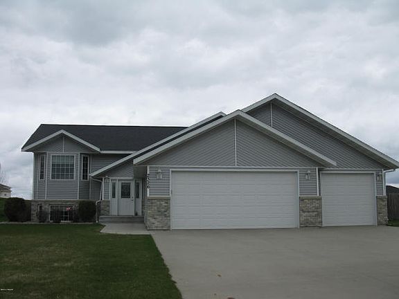 2nd image of 2326 Hillcrest Ln