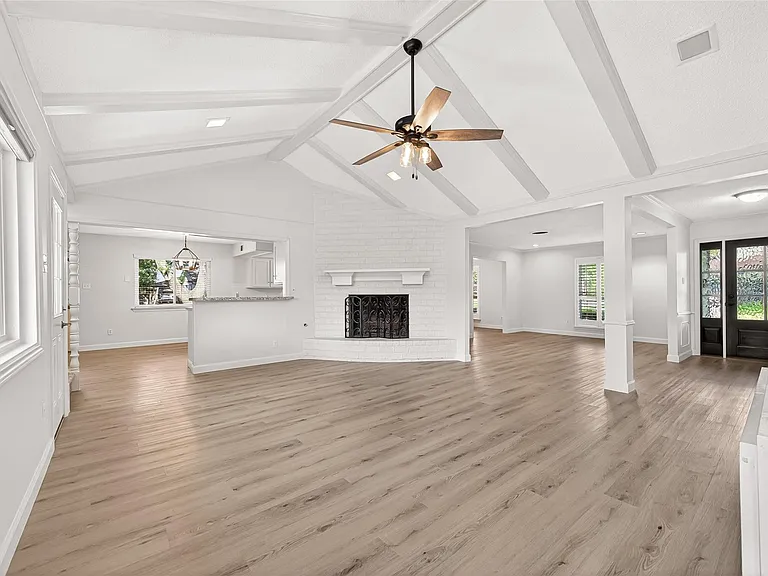10602 Longmont Dr — Photo 13
