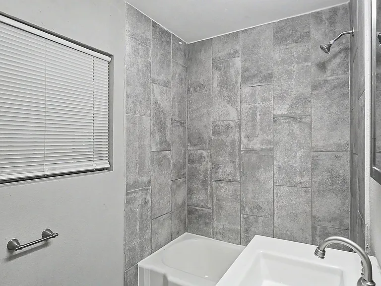 1223 Shawnee St — Photo 14