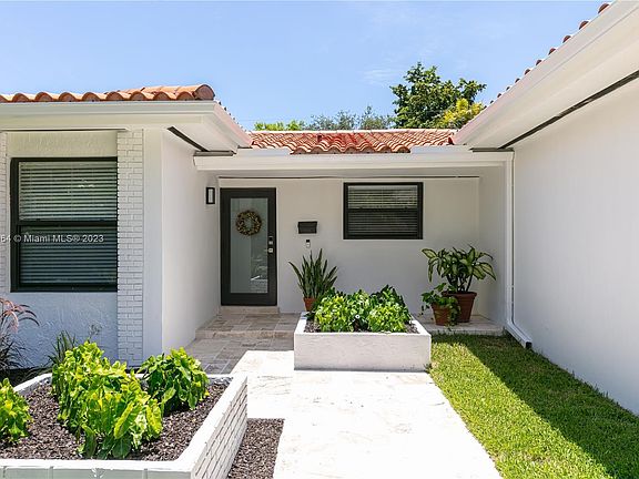 2nd image of 422 Madeira Ave