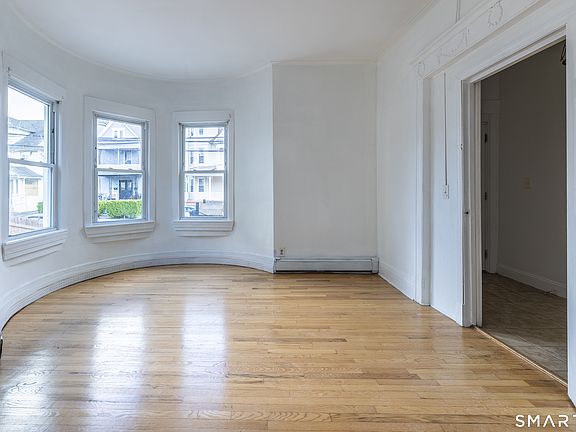 3rd image of 46 Sanford Avenue