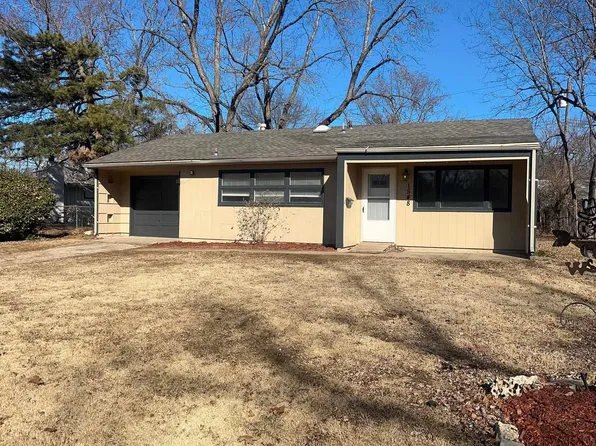 1548 SW 23rd Park, Topeka, KS 66611