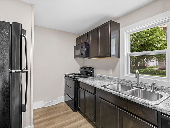 3rd image of 2317 47th St