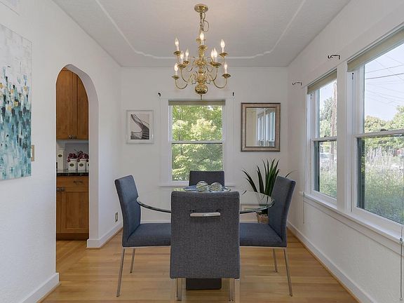 5th image of 16 Dorchester Dr