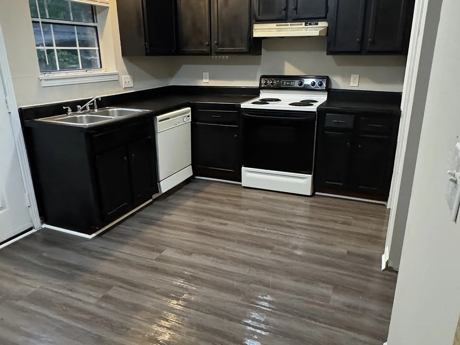 807 Holder Court - 1 — Photo 2