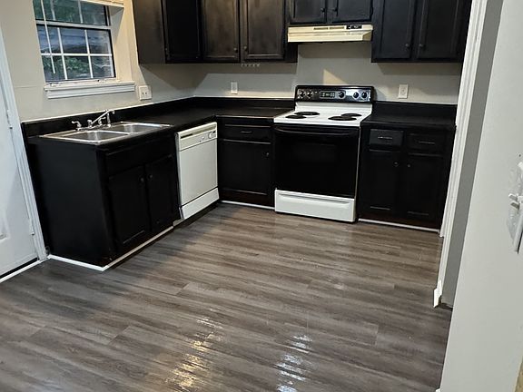 3rd image of 807 Holder Ct