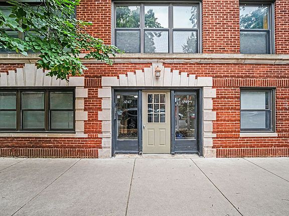 2nd image of 1249 W Roscoe St #1