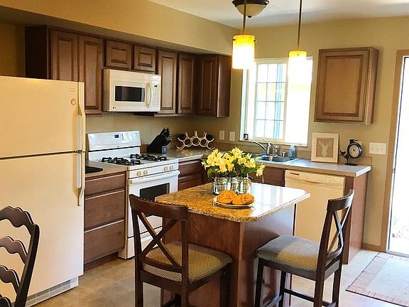 3rd image of 4452 Deveraux Pl