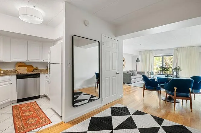 135 Pleasant St #403 — Photo 3