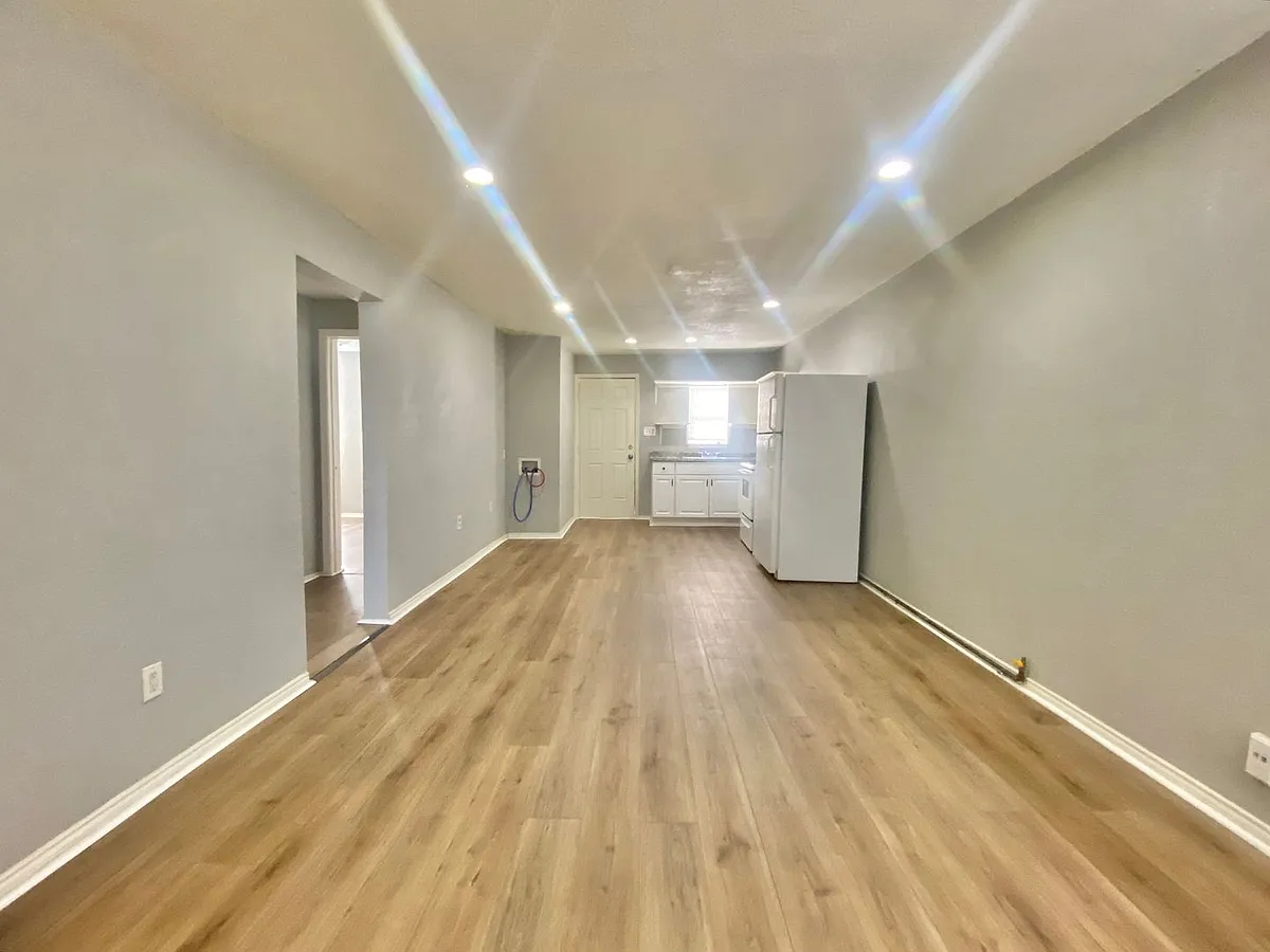 Building Photo - 2605 1st St