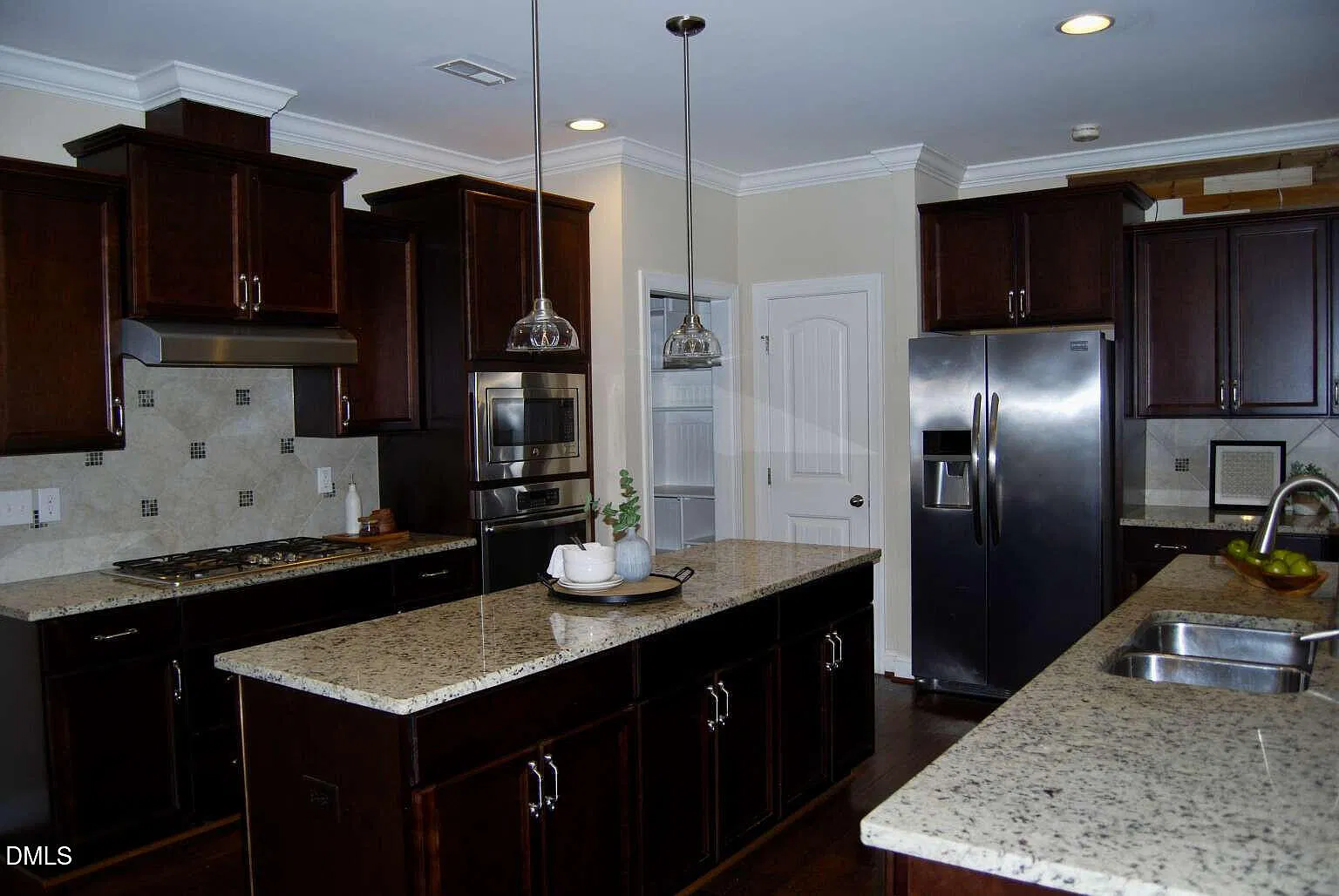 3 bed, 2.0 bath, 2733 sqft, $2,500 — Photo 4