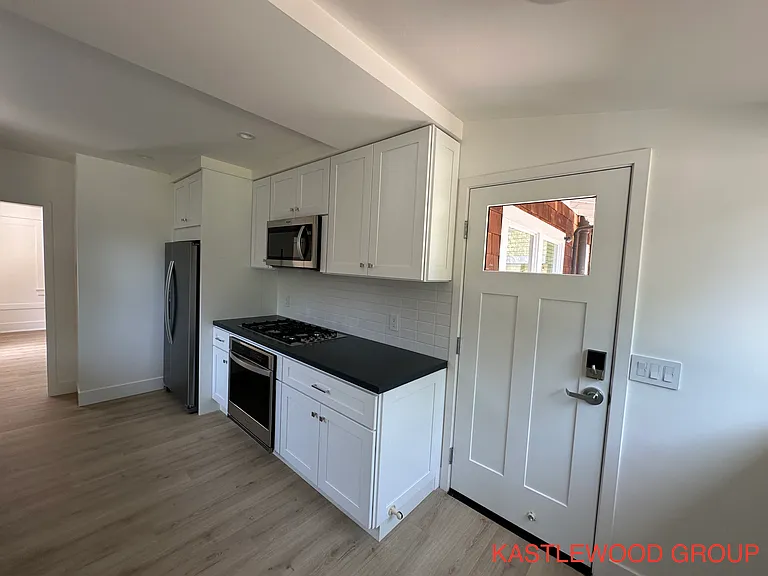 35 Poplar Ave — Photo 9