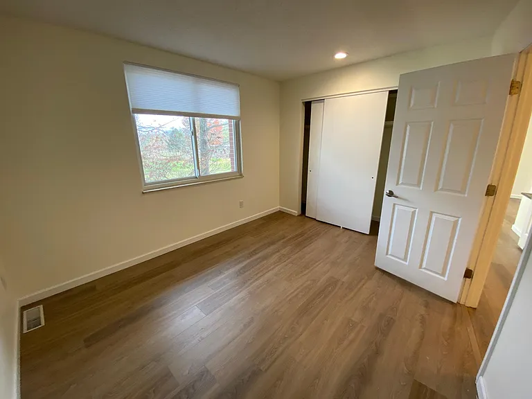 Second bedroom.