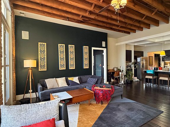 3rd image of 2332 S Michigan Ave APT 205
