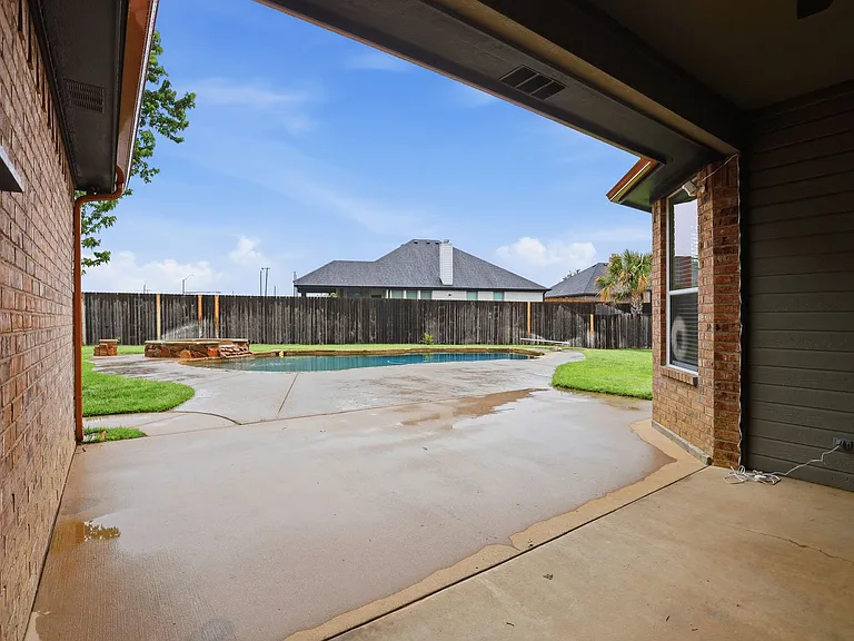 1404 Chaucer Dr — Photo 30