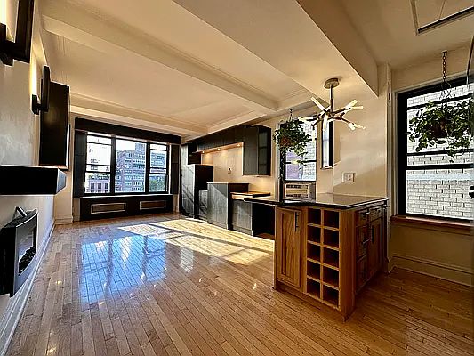 5th image of 7 Park Ave APT 9F