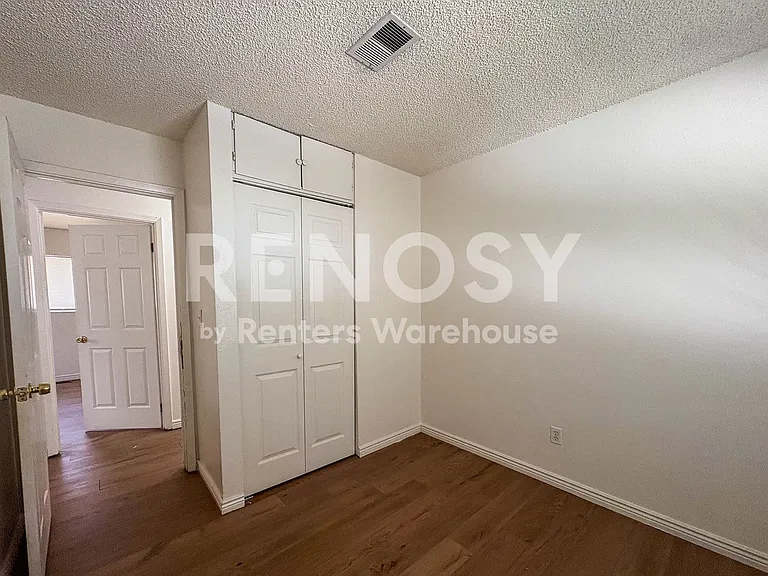 327 Leona Dr — Photo 12