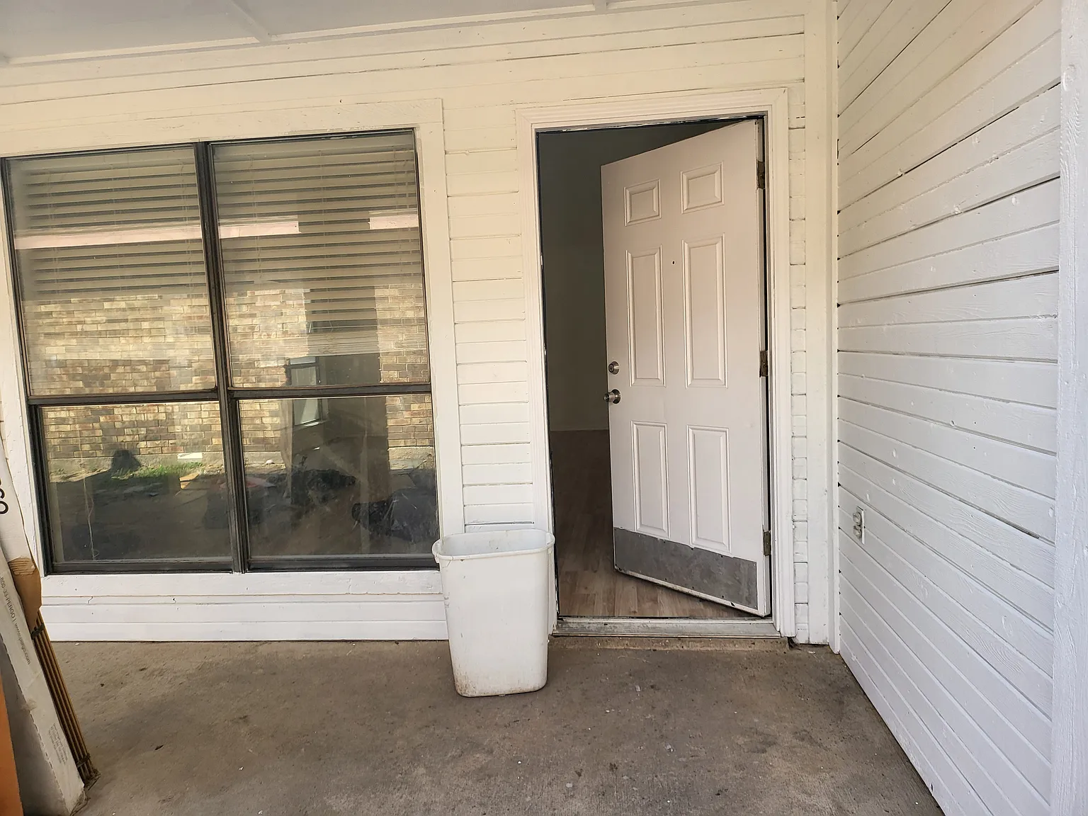 1308 Hackamore St — Photo 2