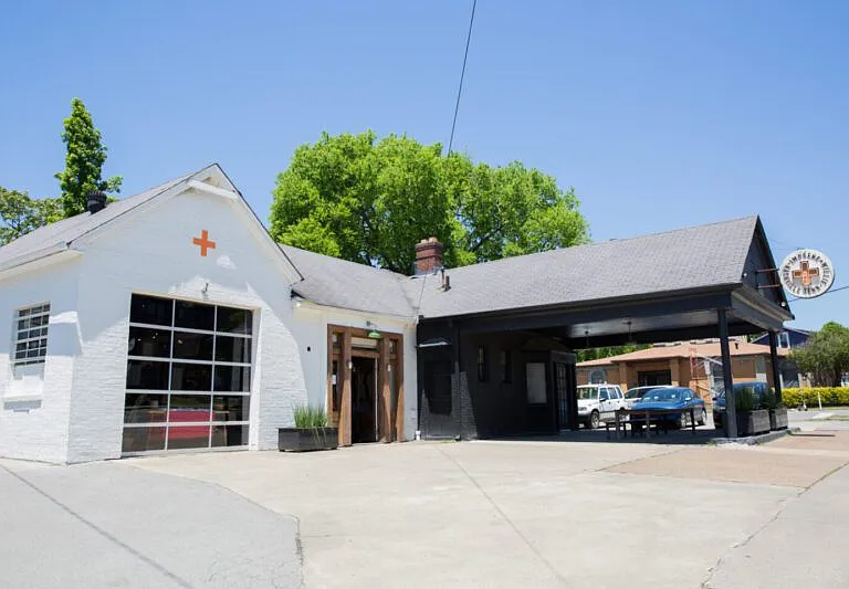 913 Montrose Ave — Photo 39