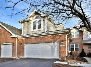 2S753 Parkview Dr, Glen Ellyn, IL 60137