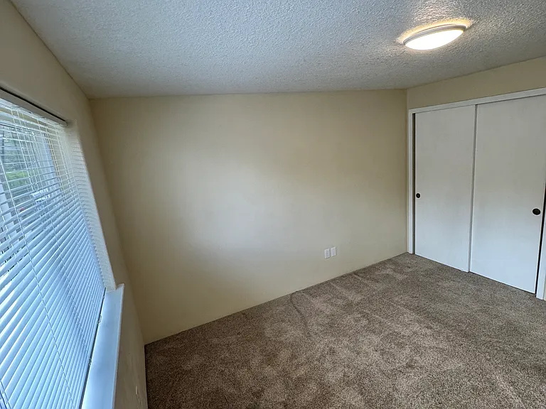 2646 SE 141st Ave — Photo 8