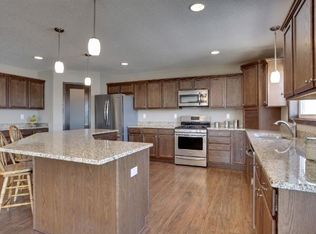 1609 Friesian St, Shakopee, MN 55379
