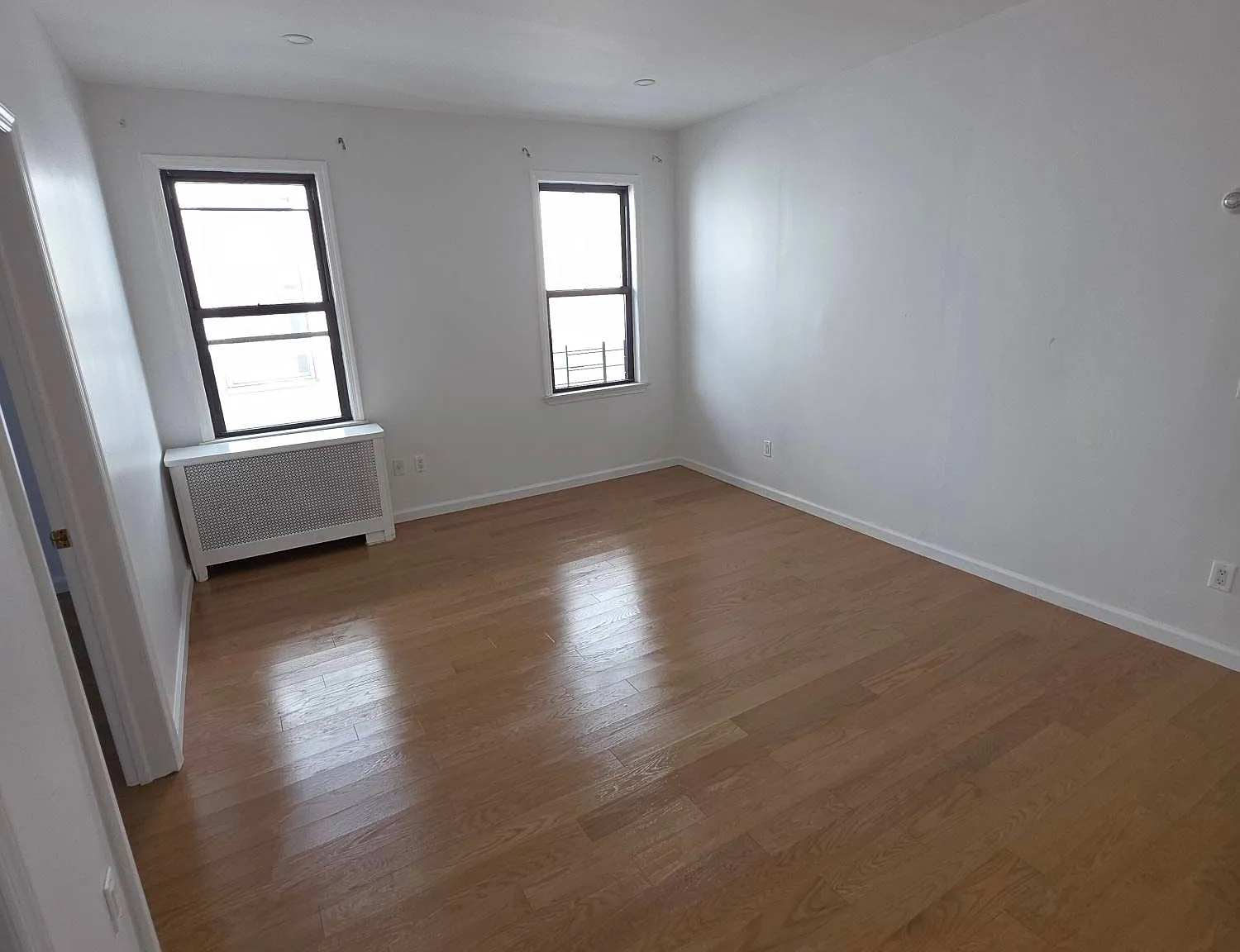 3 bed, 1100 sqft, $3,200 — Photo 2