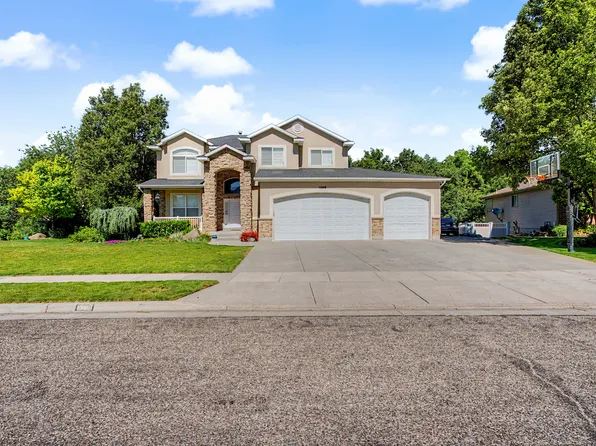 1366 Fox Pointe Dr, Kaysville, UT 84037