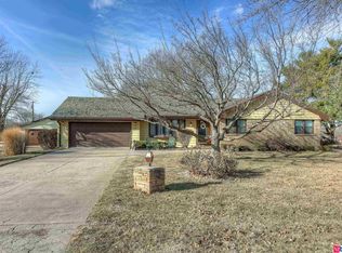 10610 Earl Ave, Bennington, NE 68007