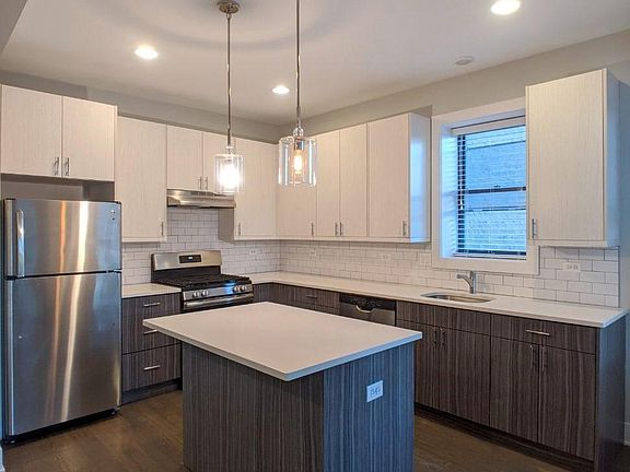 2nd image of 2626 N Rockwell St #3FMB