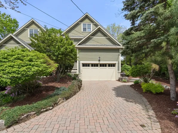 113 Carlisle St #113, Newton Center, MA 02459