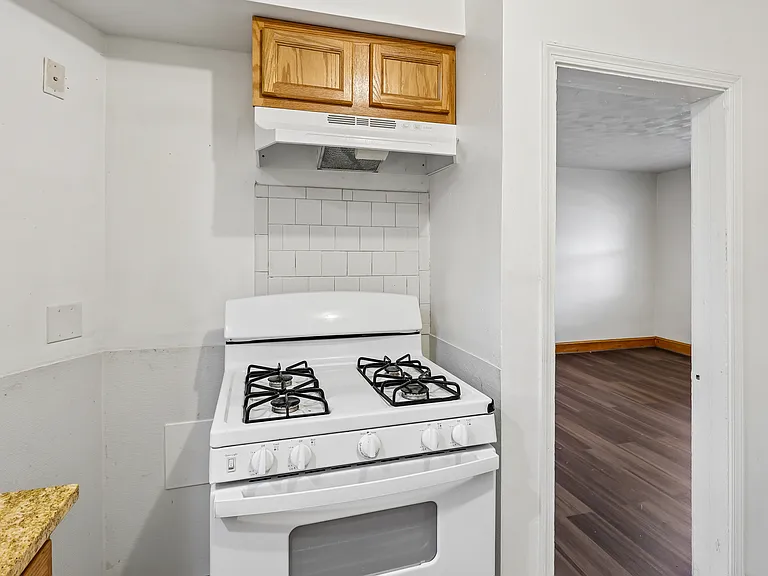147 Denison St #1 — Photo 9