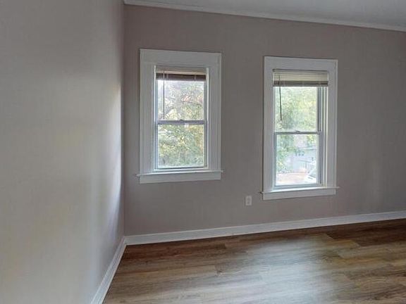 5th image of 116 Ridgeway Ave