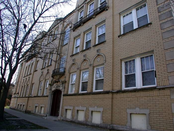 1st image of 5454 N Sawyer Ave APT 3