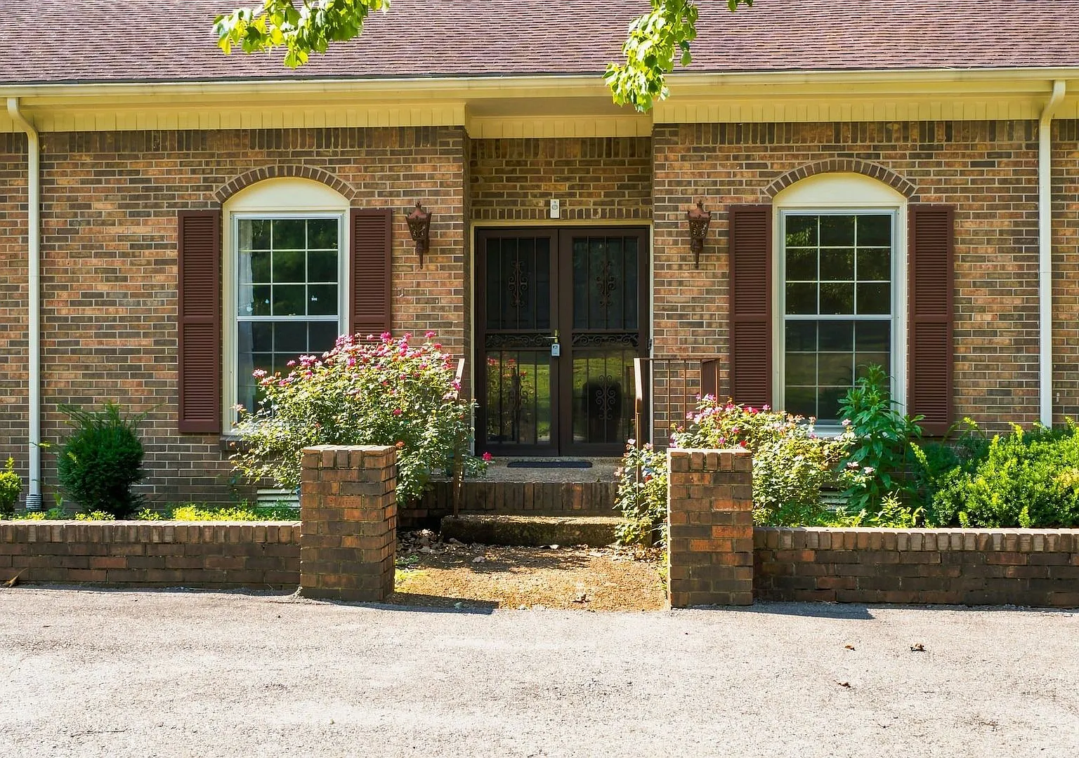 Rare Brentwood Rental Available! — Photo 1