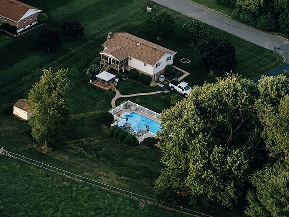 5th image of 8 Fairhill Rd