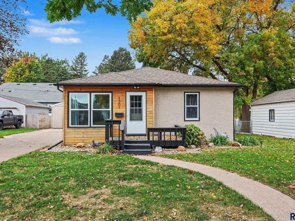 1301 S Gary Dr, Sioux Falls, SD 57103