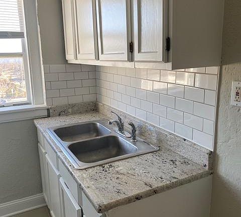3rd image of 16 W 37th St #10