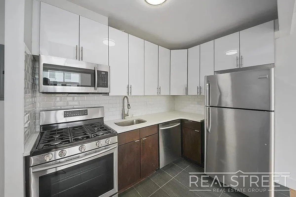 90-02 Queens Boulevard 510