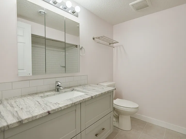 4 Trafford Pl NW #R — Photo 10