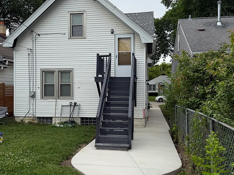 1005 E Holt Ave — Photo 16