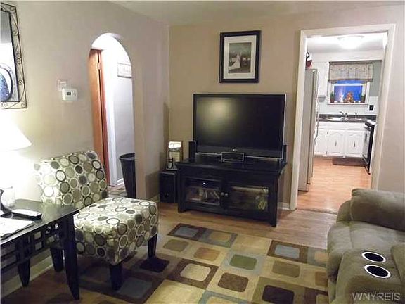 3rd image of 72 Sharon Pkwy