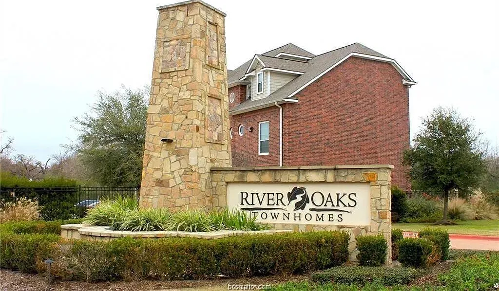 4 bed, 4.5 bath, 1856 sqft, $750 — Photo 1
