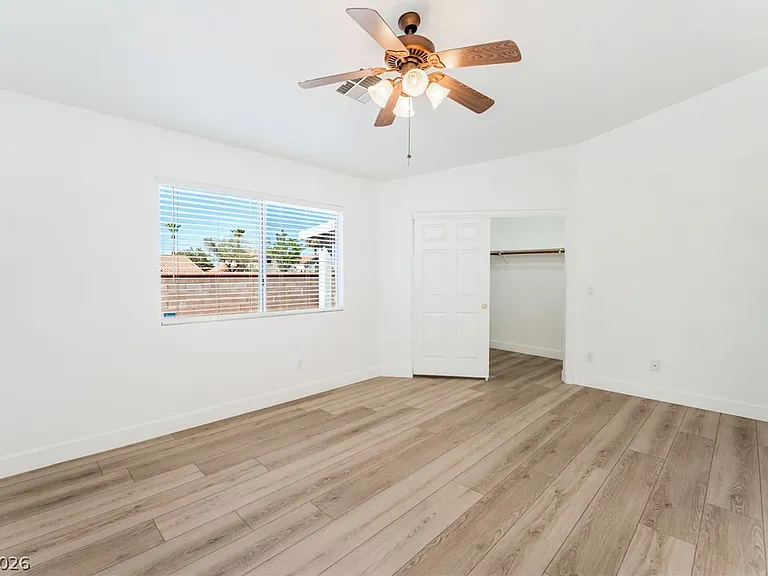 9724 Panorama Cliff Dr — Photo 21
